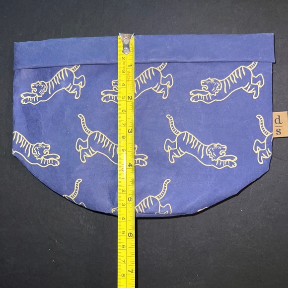 paper “baskets” set of 2-playful tiger design-folds flat/nests between uses-NWT - Picture 8 of 16